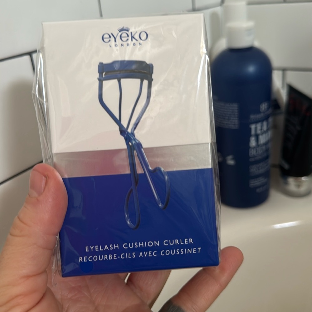 NIB eyeko cushioned curler